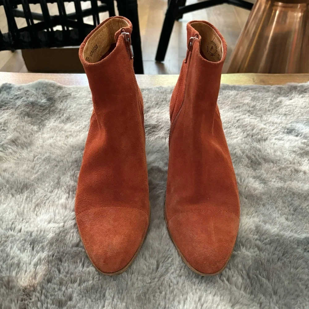 JOHN FLUEVOG Milla Ankle Boot Rust Size 8 Suede Bootie